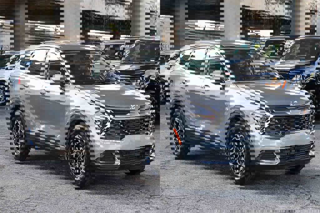 Used 2024 Kia Sportage LX image 3