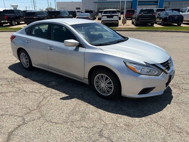 Used 2018 Nissan Altima 2.5 S w/ S Convenience Package FWD image 2