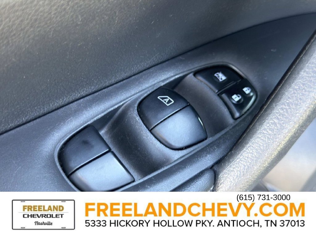 Used 2017 Nissan Rogue SV FWD image 28
