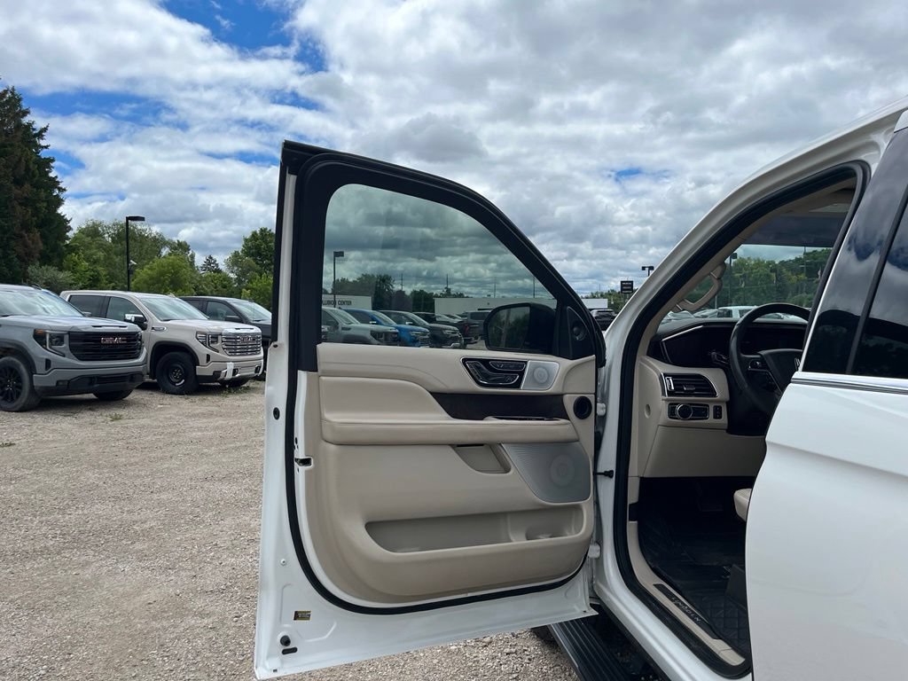 Used 2020 Lincoln Navigator Reserve w/ Luxury Package AWD/4WD image 20