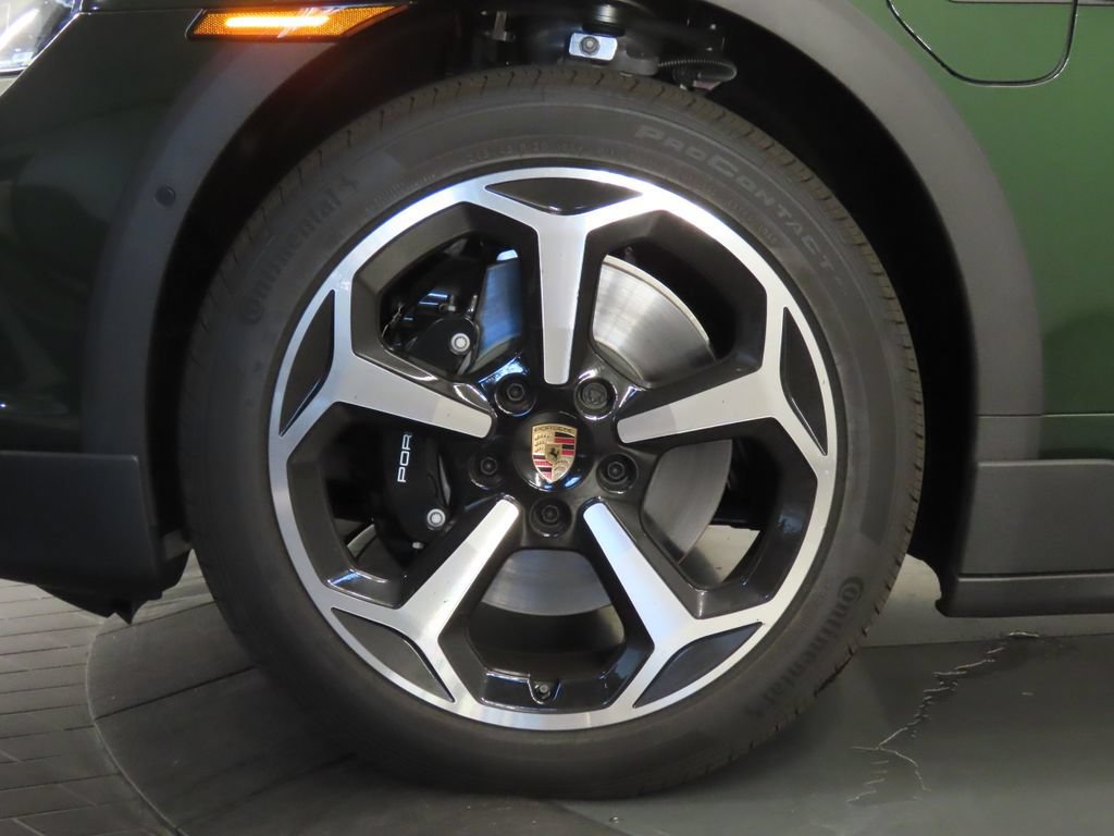 New 2026 Porsche Taycan 4S AWD/4WD image 11