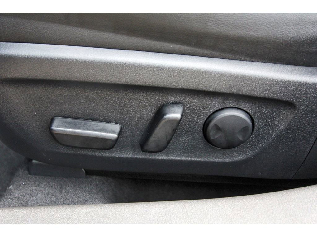 Certified 2025 MAZDA MAZDA3 s FWD image 29