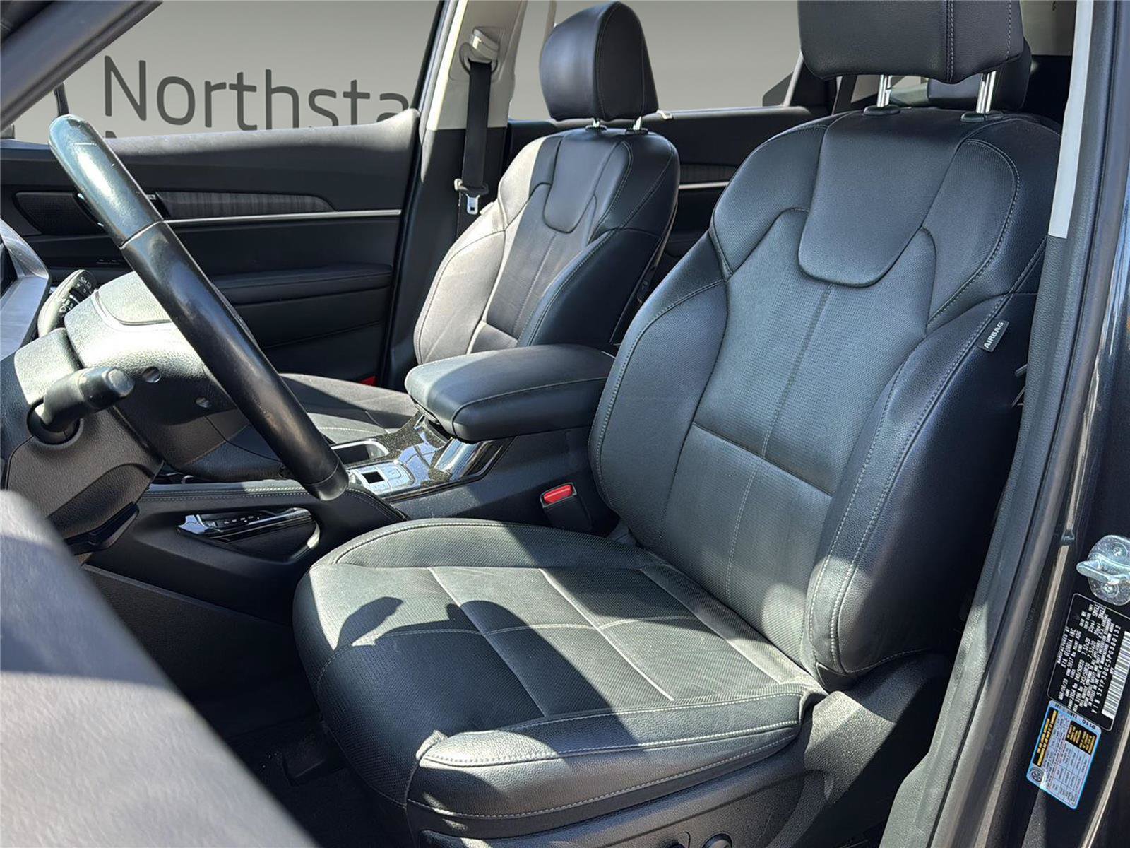 Used 2023 Kia Telluride EX w/ EX Captain's Chair Package AWD/4WD image 13