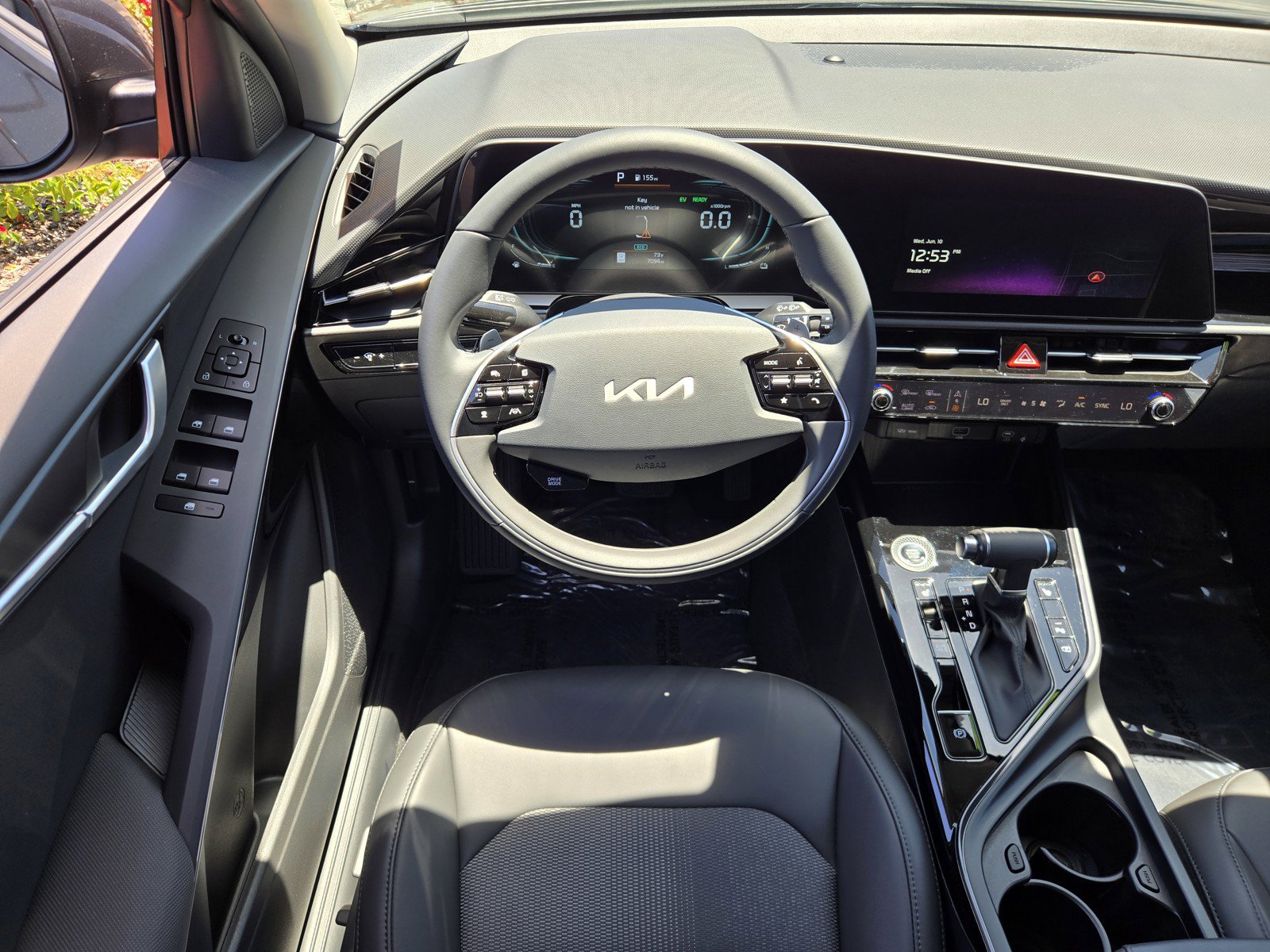 Used 2025 Kia Niro EX FWD image 12