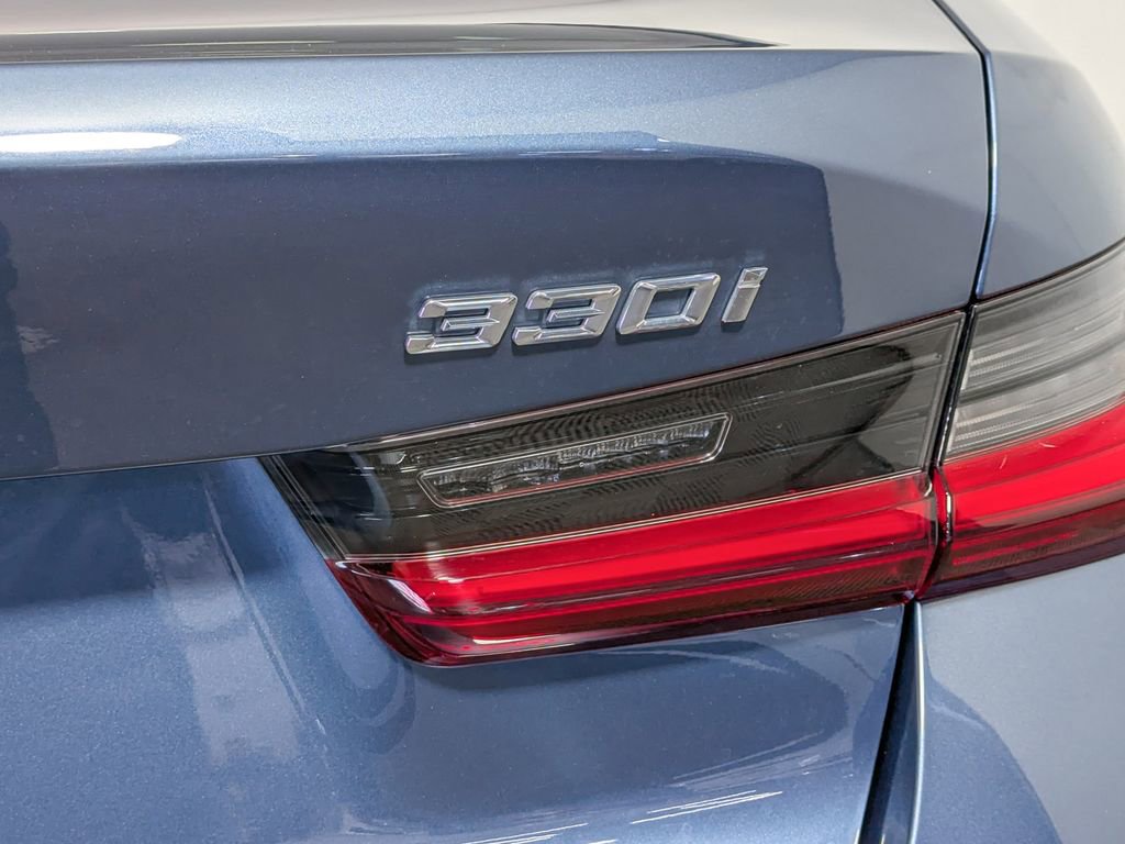 Used 2025 BMW 330i xDrive Sedan w/ M Sport Package image 11