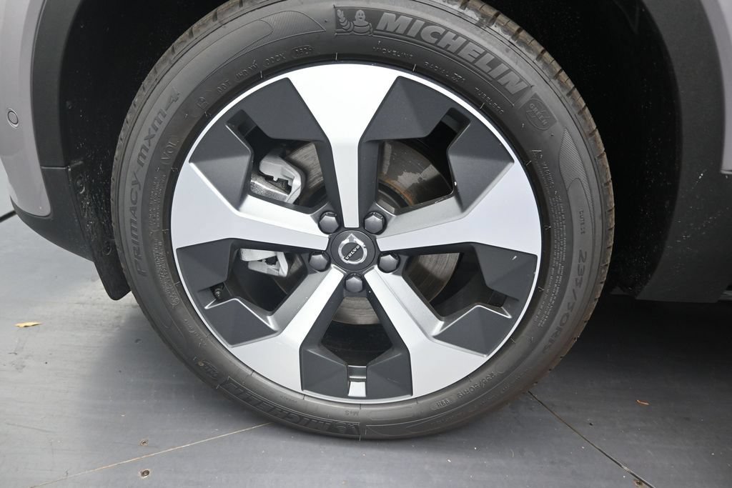 New 2026 Volvo XC40 B5 Plus w/ Climate Package AWD/4WD image 9