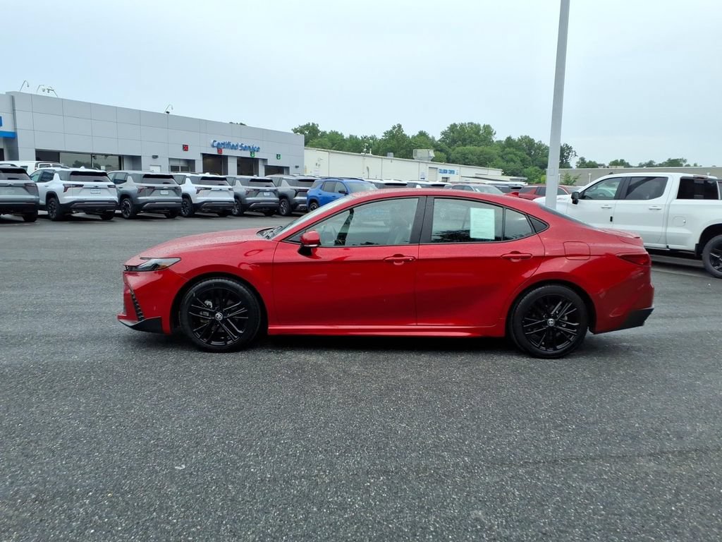 Used 2025 Toyota Camry SE FWD image 6