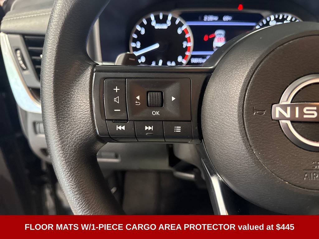 Used 2024 Nissan Rogue SV AWD/4WD image 3