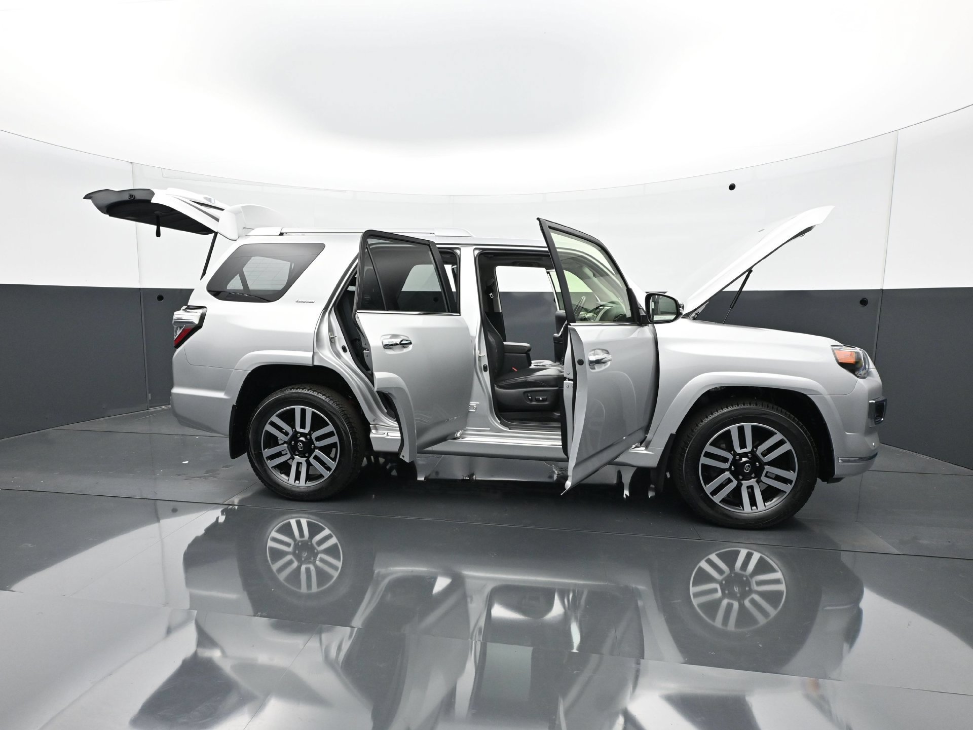 Used 2024 Toyota 4Runner Limited AWD/4WD image 34
