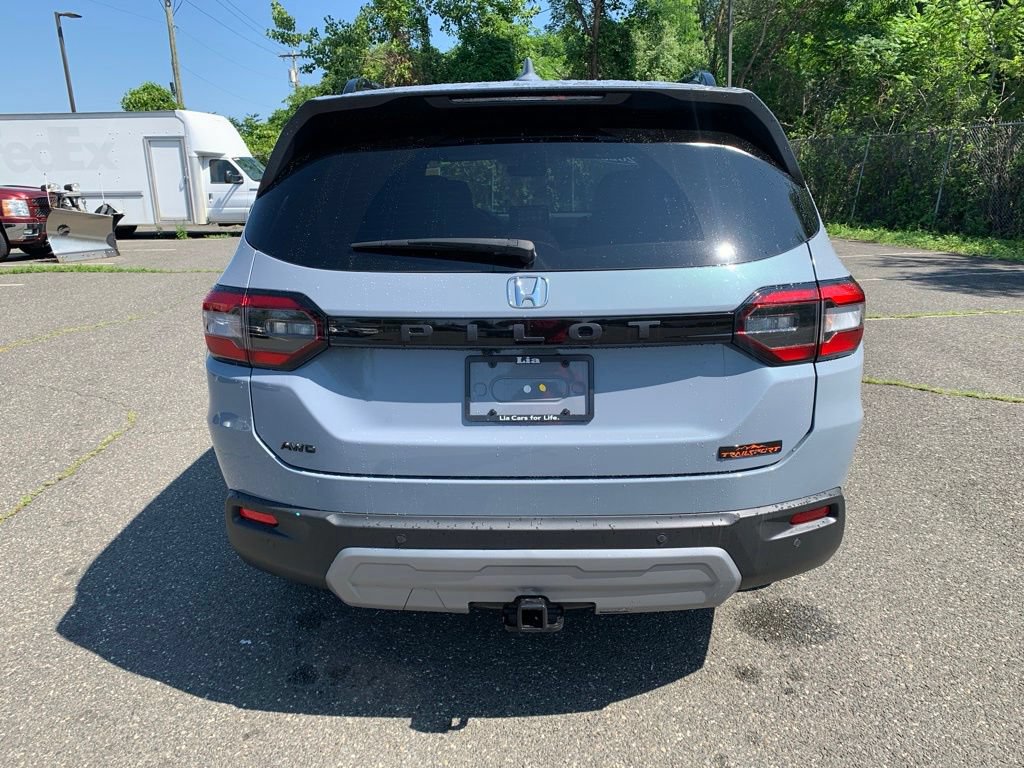 Used 2025 Honda Pilot TrailSport image 4