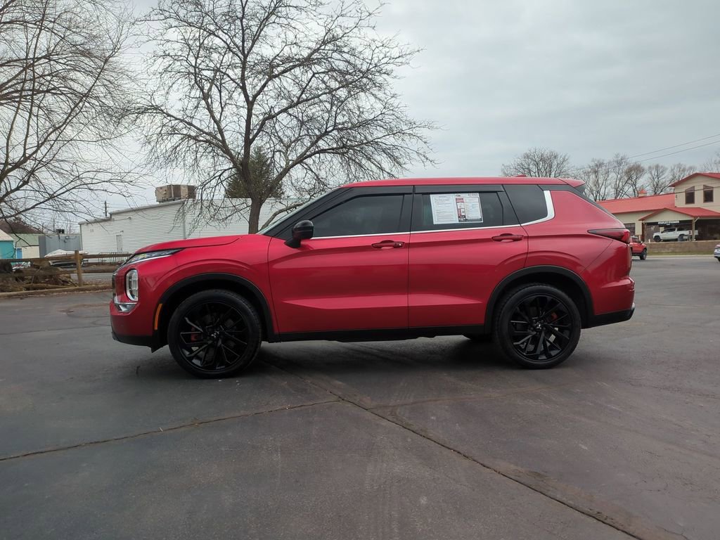 Used 2023 Mitsubishi Outlander SE Black Edition image 8