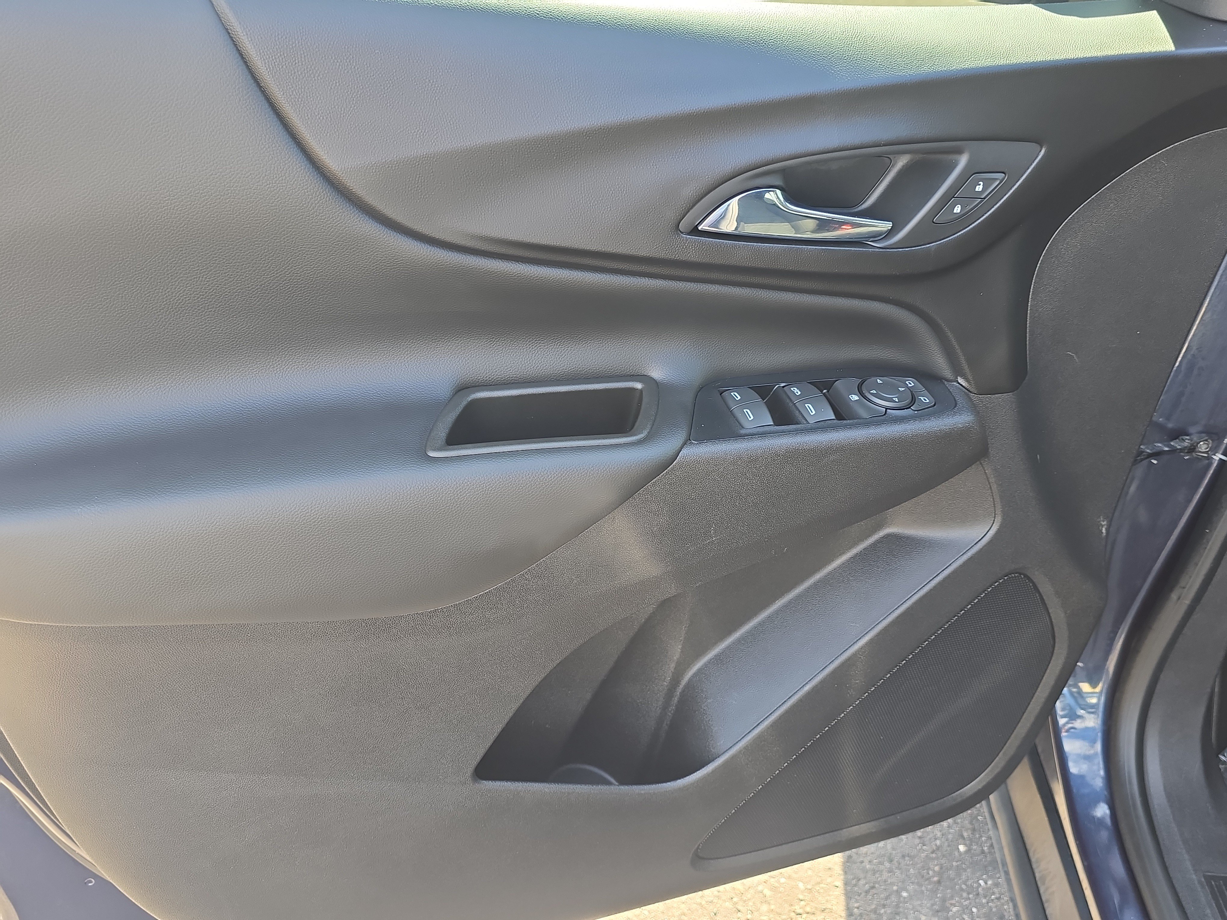 Used 2018 Chevrolet Equinox LT FWD image 17