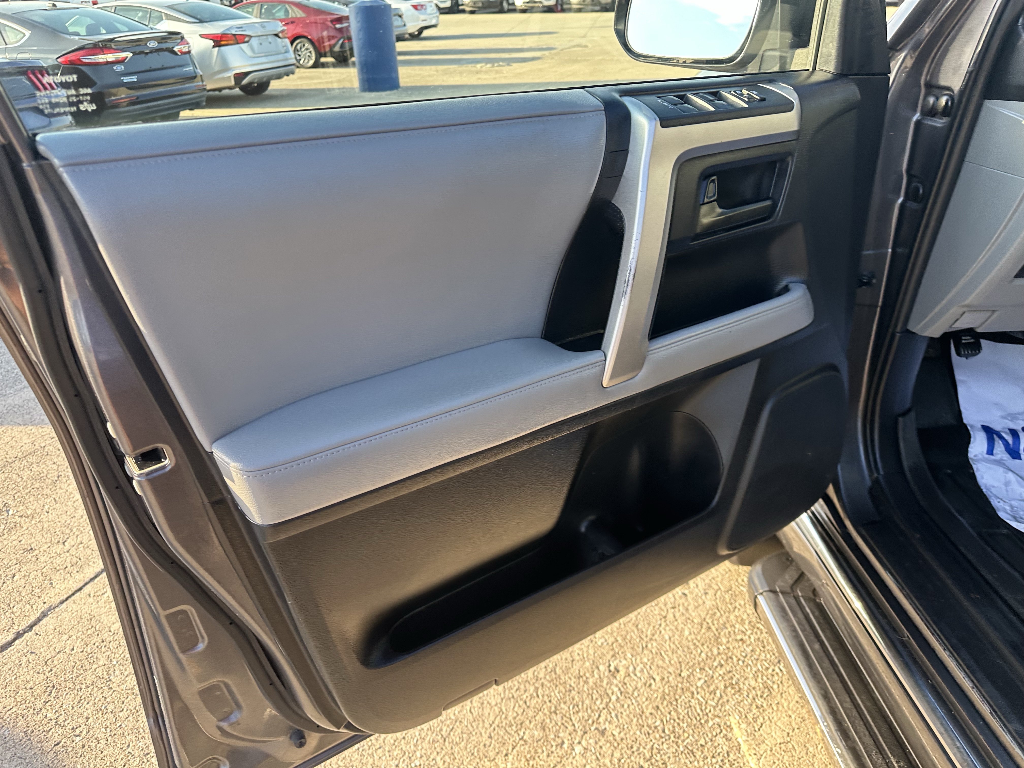 Used 2011 Toyota 4Runner SR5 w/ Convenience Pkg AWD/4WD image 14