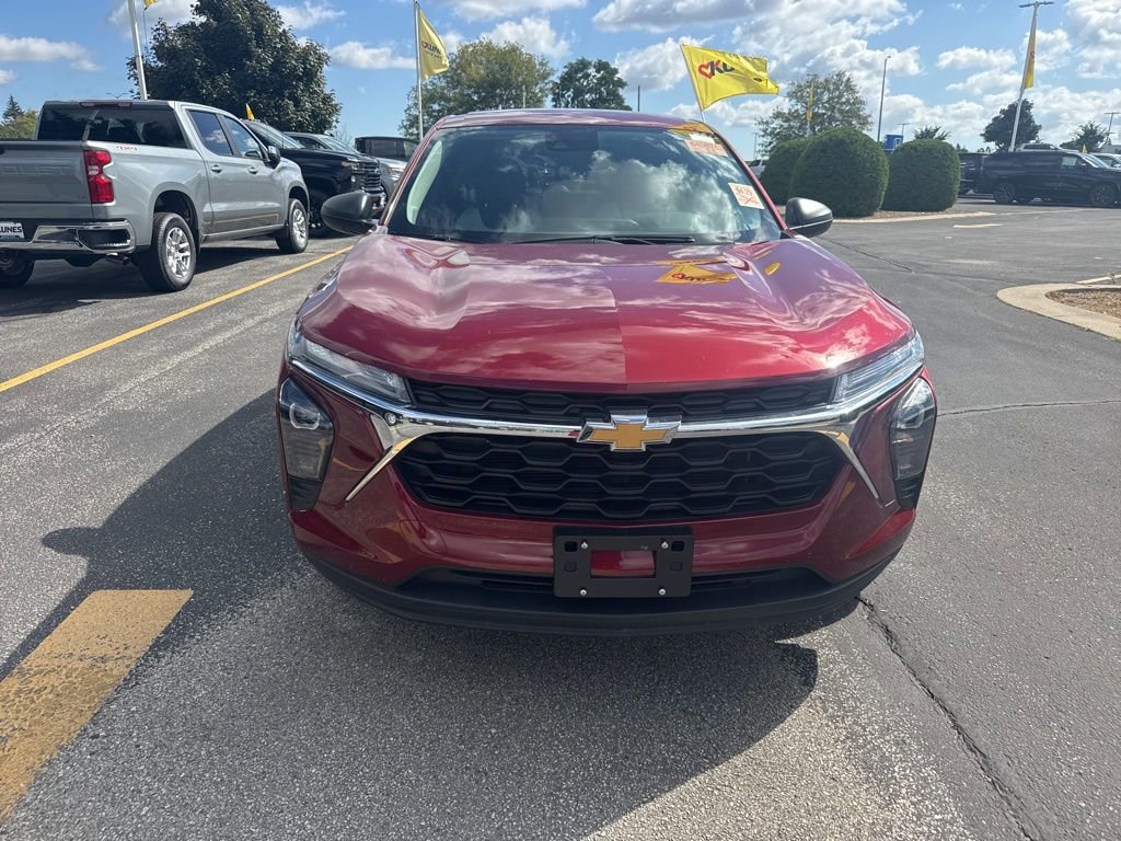 Used 2025 Chevrolet Trax LS image 3