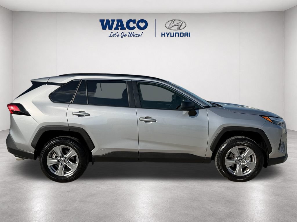 Used 2025 Toyota RAV4 LE AWD/4WD image 9