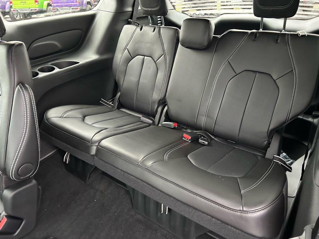New 2026 Chrysler Pacifica Select w/ S Appearance Package FWD image 11