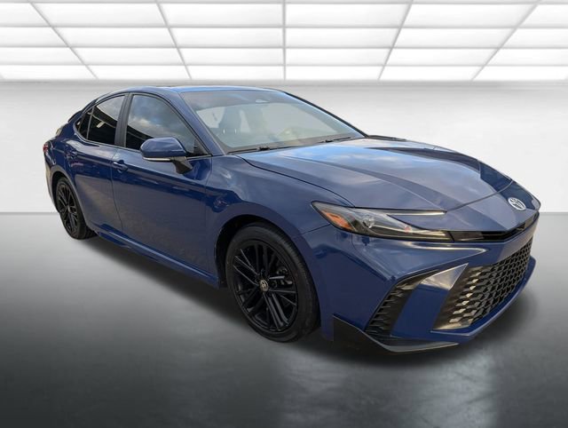 Used 2025 Toyota Camry SE w/ Convenience Package image 1