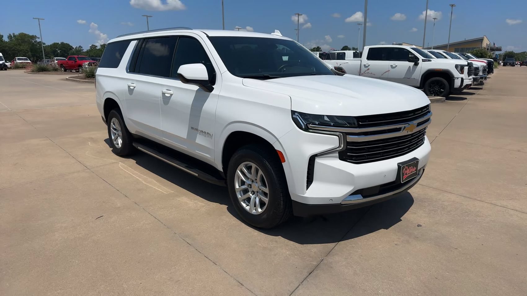 Used 2024 Chevrolet Suburban LT RWD image 3
