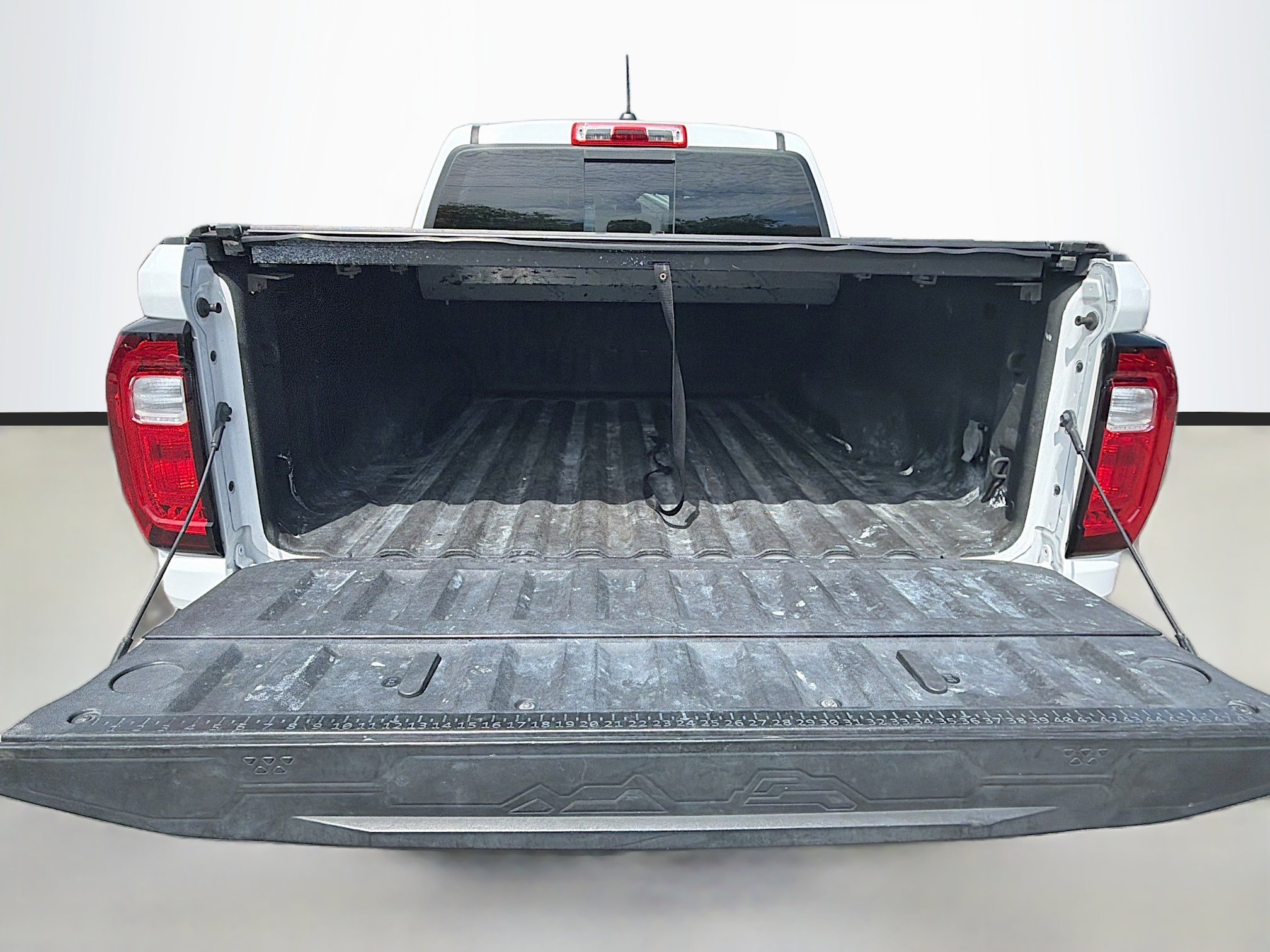 Used 2023 GMC Canyon Denali image 11