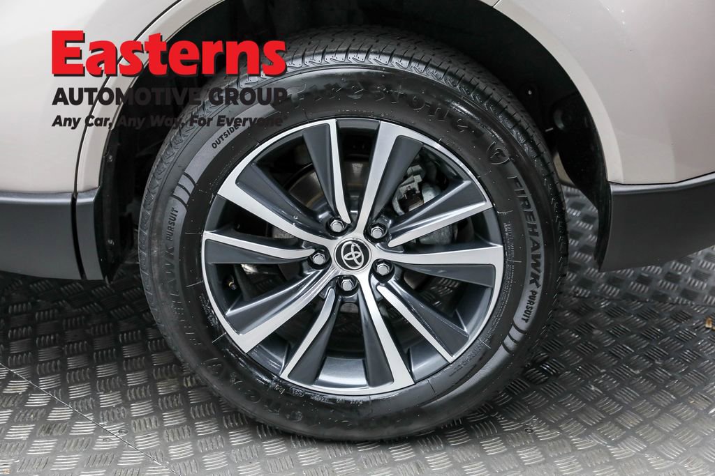 Used 2024 Toyota Venza LE image 8