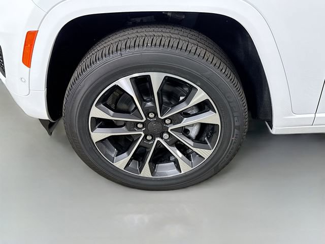 New 2025 Jeep Grand Cherokee L Overland w/ Trailer Tow Package image 33