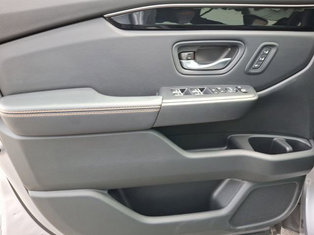 Certified 2025 Honda Pilot TrailSport image 12