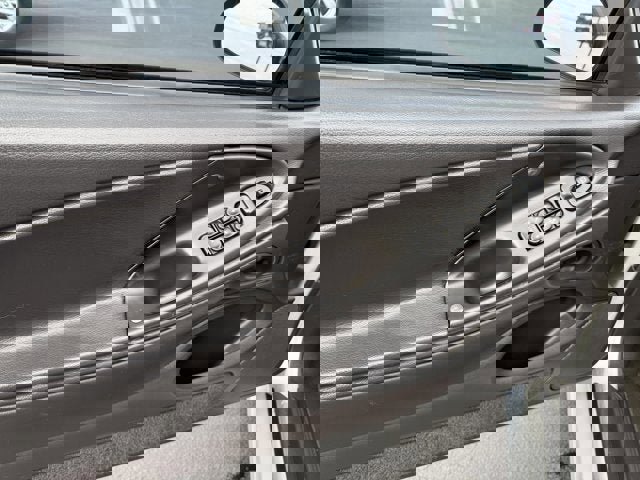 Used 2001 Ford Mustang Deluxe image 8