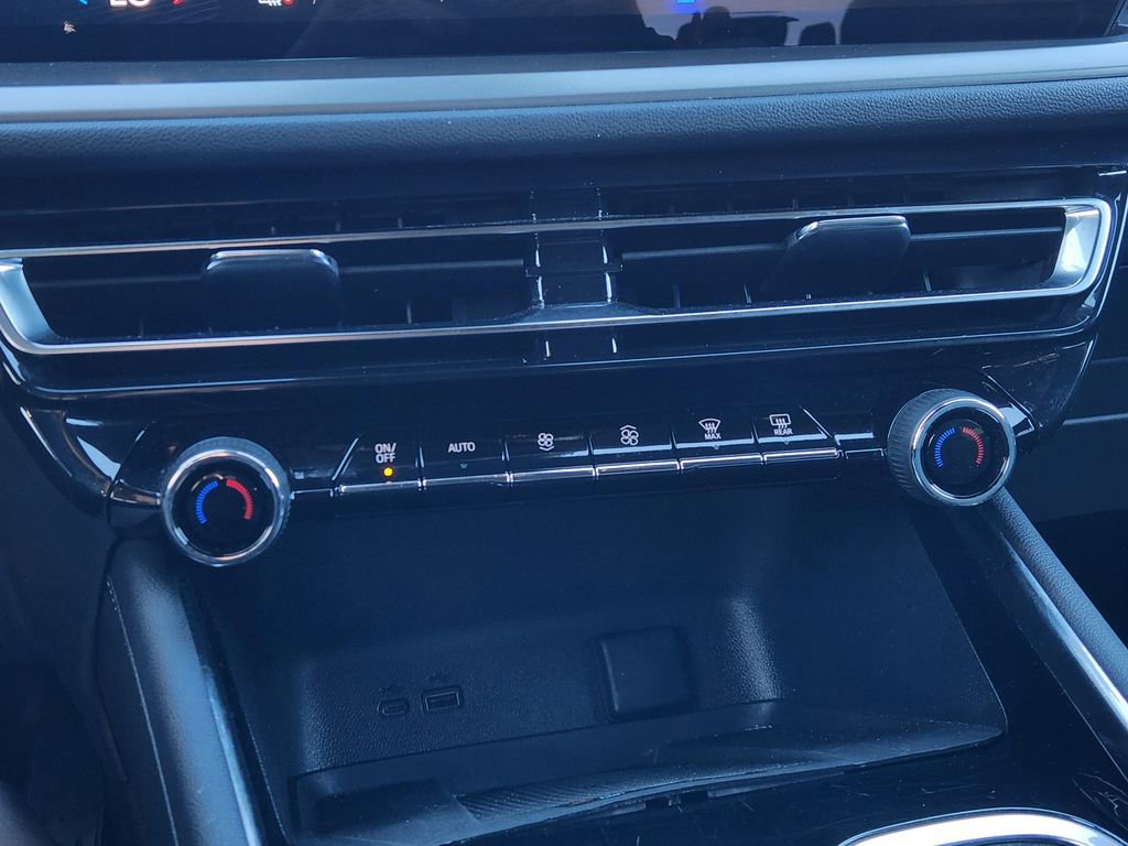 Used 2025 Chevrolet Traverse LT image 20