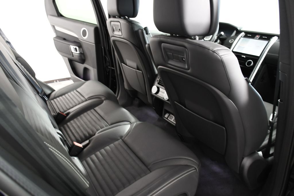 Certified 2025 Land Rover Discovery Dynamic SE image 21