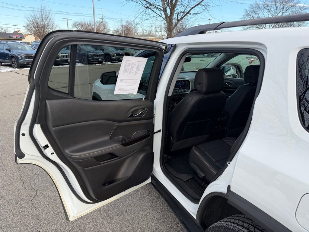 Used 2023 GMC Acadia AT4 w/ Technology Package image 17