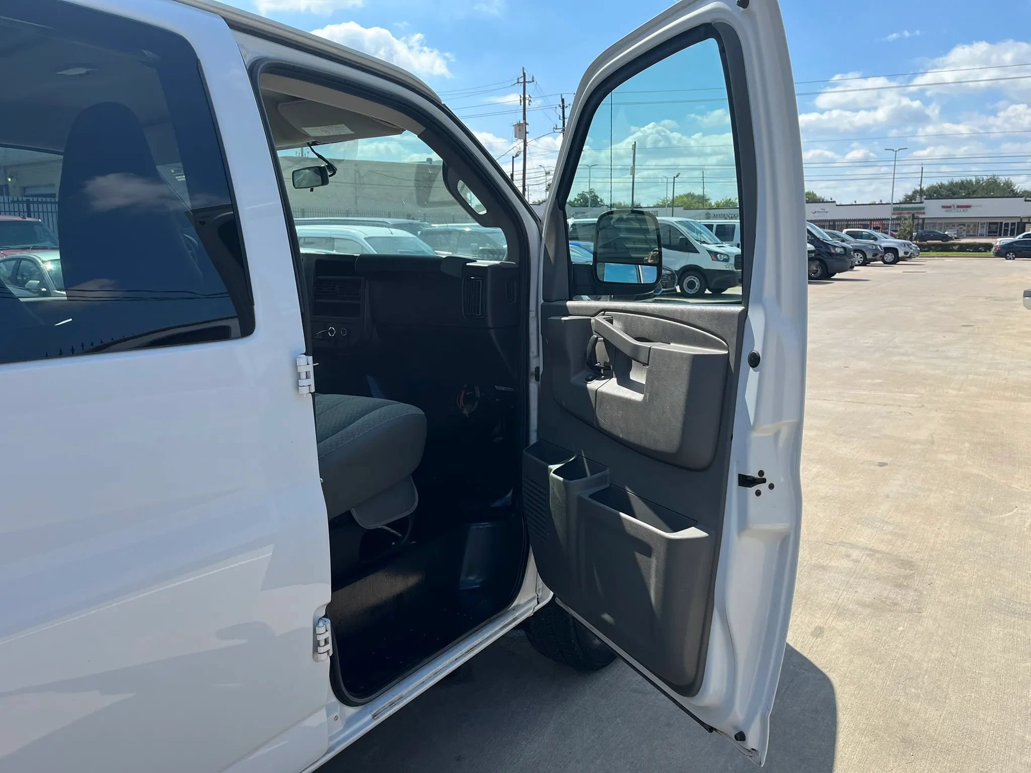 Used 2020 Chevrolet Express 2500 LS w/ Driver Convenience Package RWD image 25