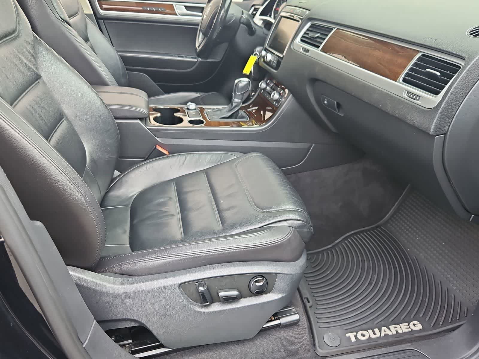 Used 2015 Volkswagen Touareg TDI AWD/4WD image 22