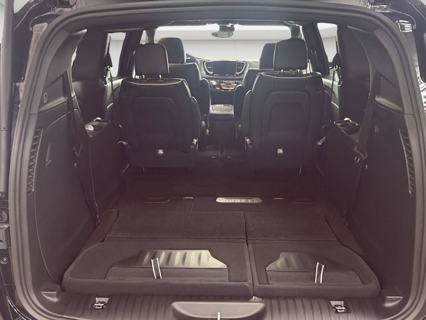 New 2027 Chrysler Pacifica Limited FWD image 36
