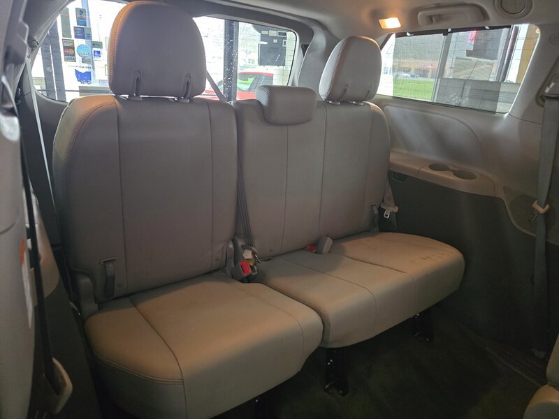 Used 2017 Toyota Sienna XLE w/ XLE Navigation Package image 18