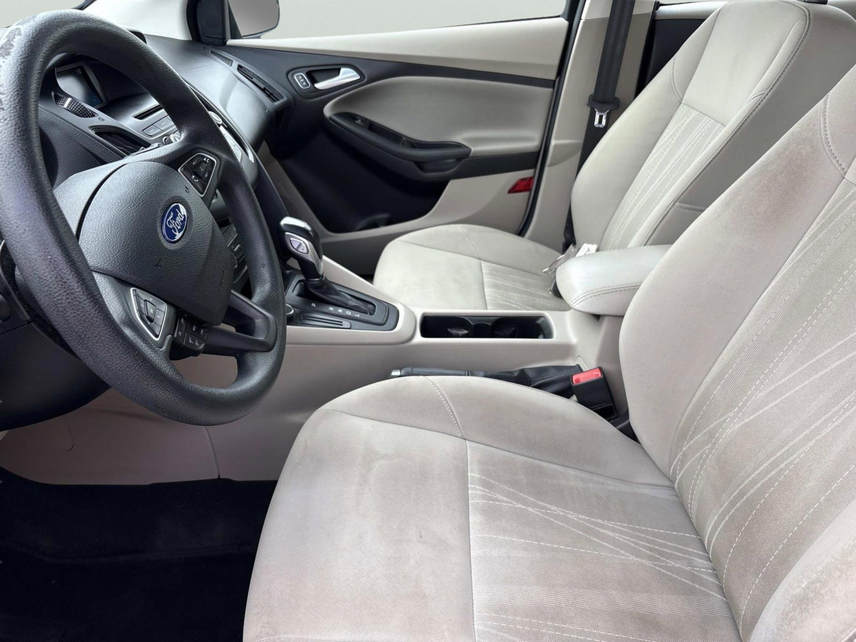 Used 2015 Ford Focus SE FWD image 22