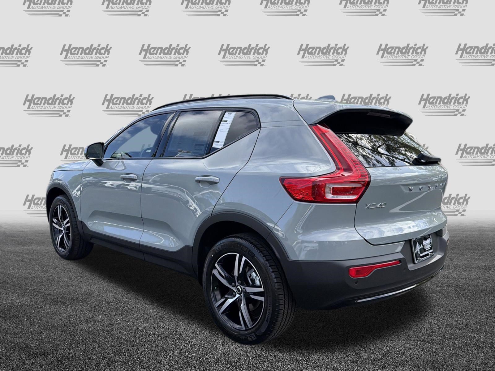 New 2026 Volvo XC40 B4 Core w/ Climate Package FWD image 7
