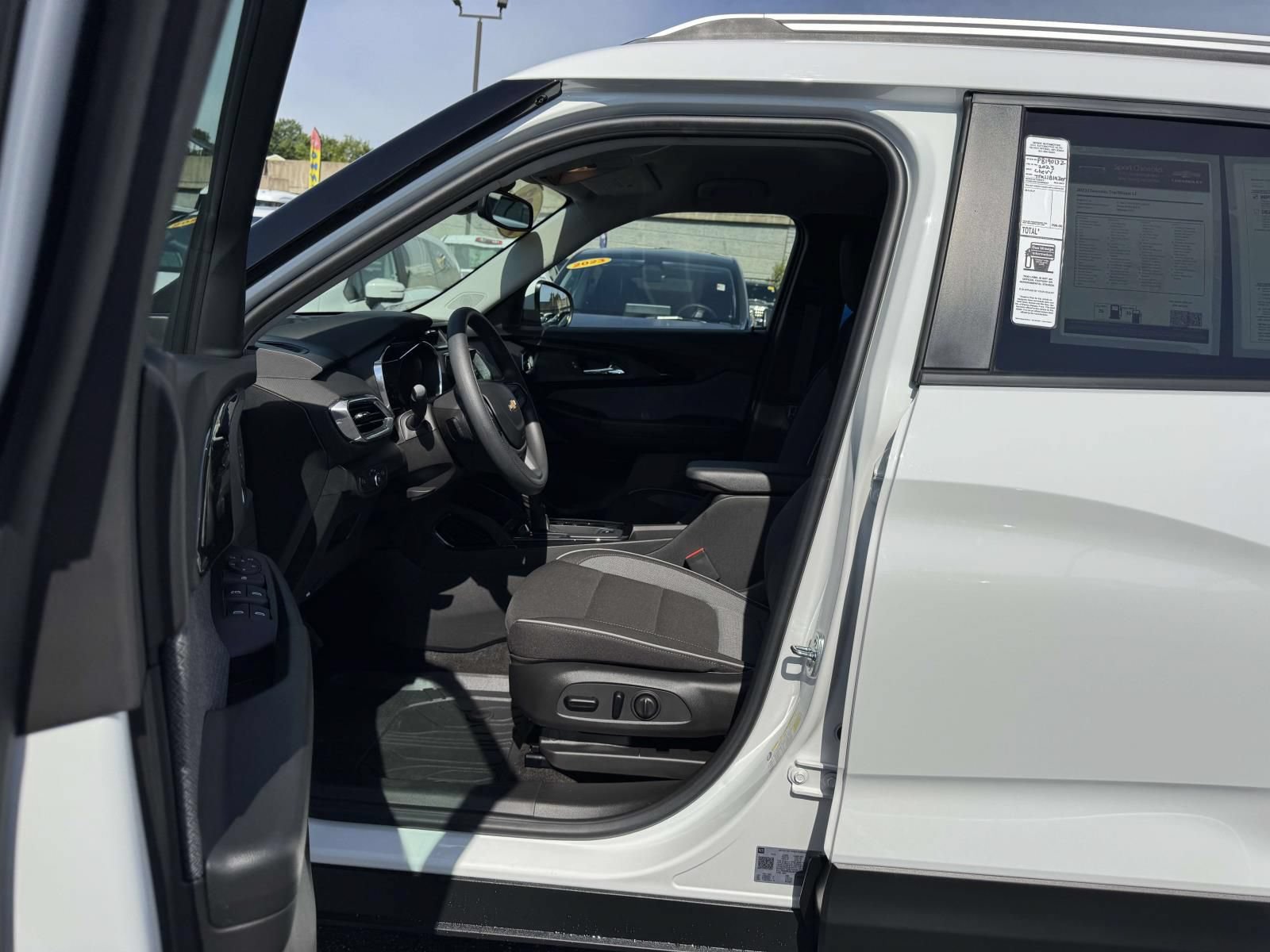 Used 2023 Chevrolet TrailBlazer LT w/ Convenience Package AWD/4WD image 21