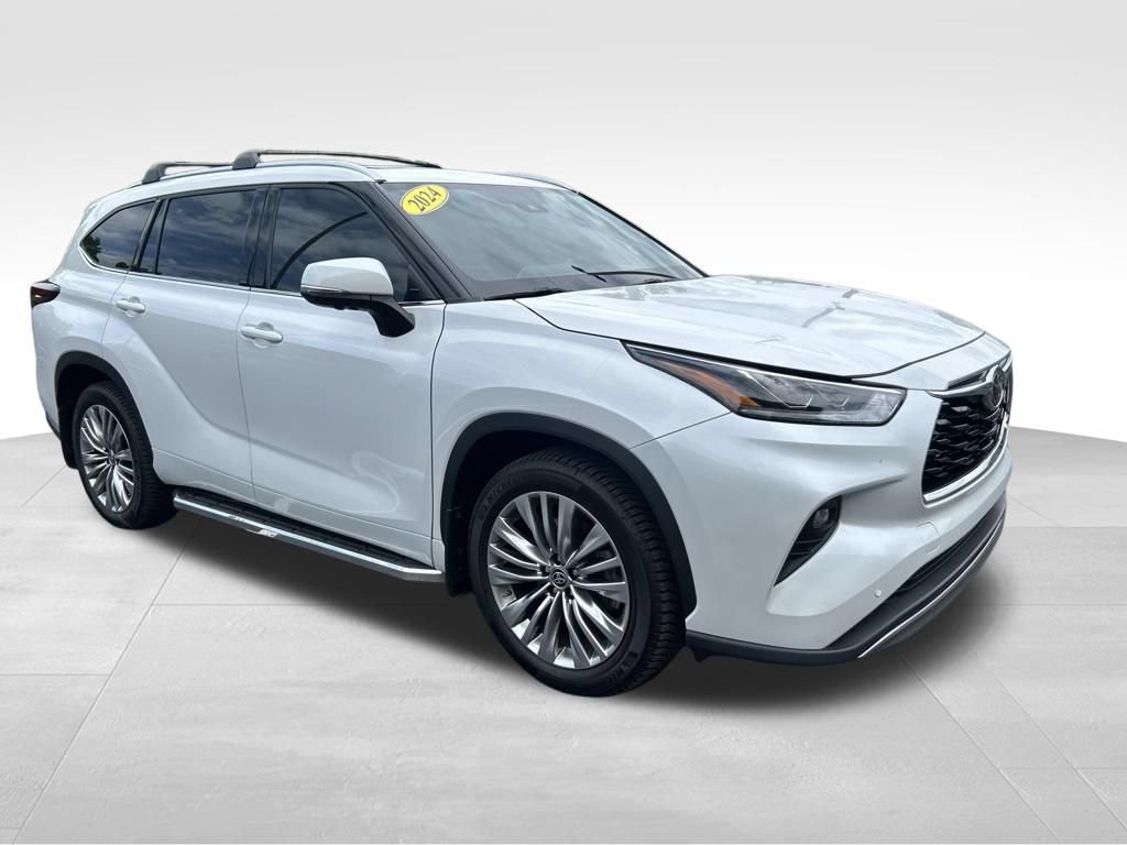 Certified 2024 Toyota Highlander Platinum AWD/4WD image 7