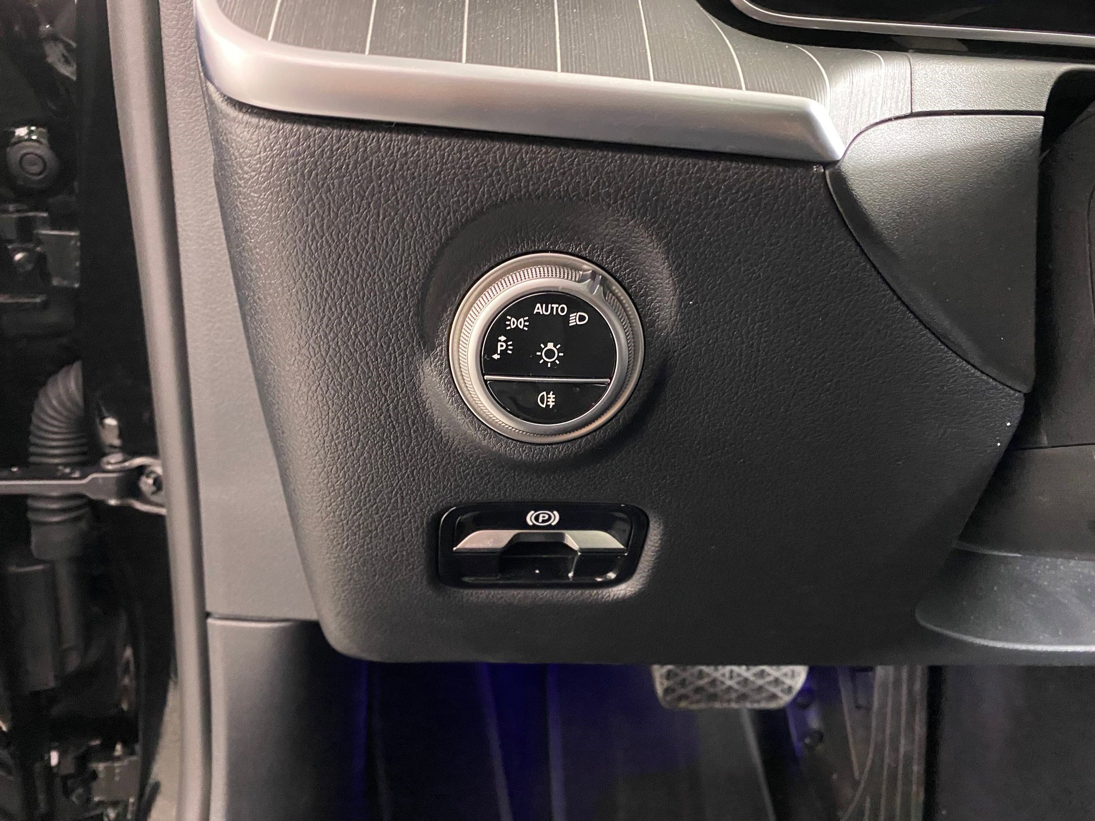 Used 2025 Mercedes-Benz C 300 4MATIC Sedan image 18