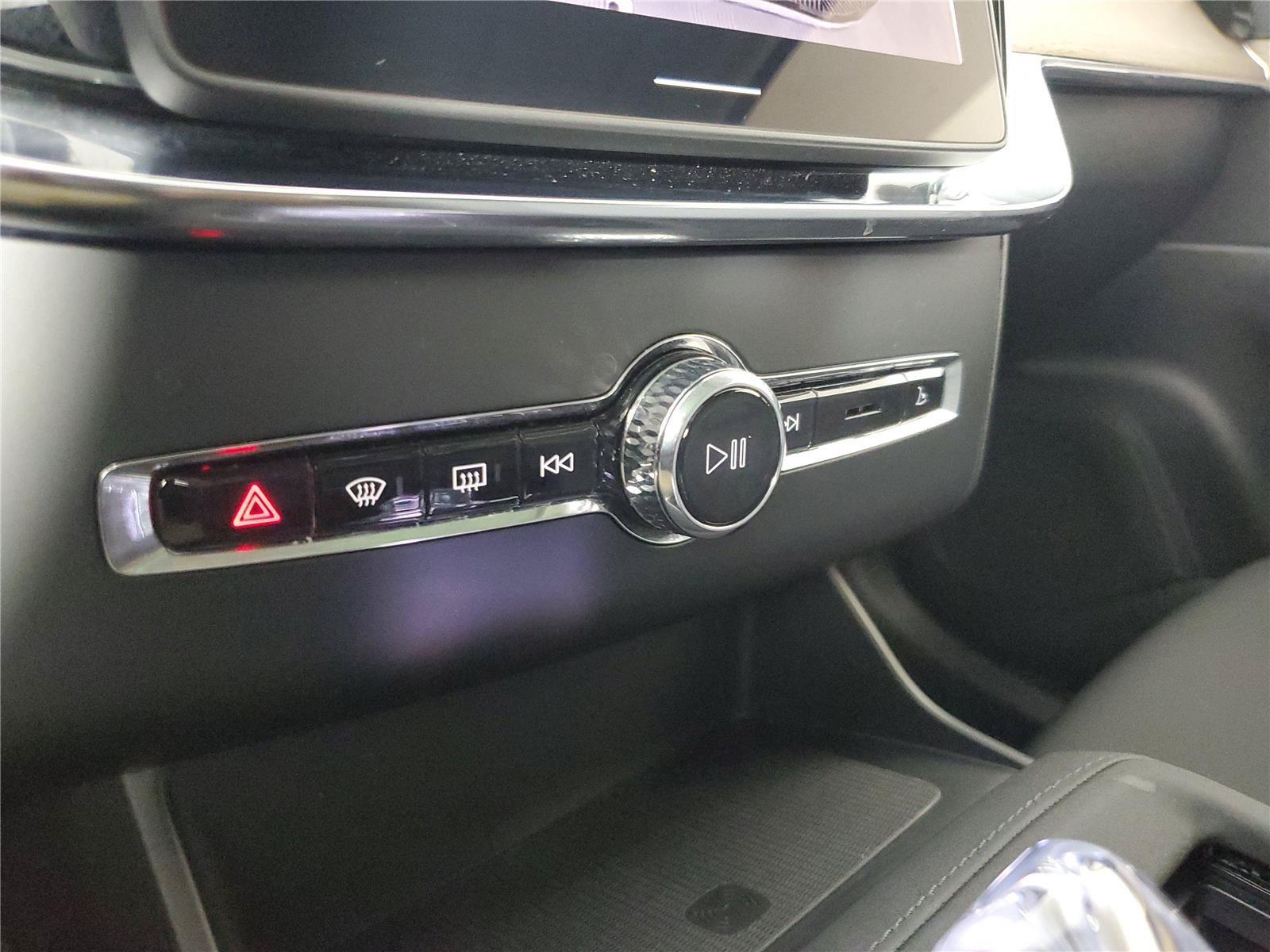 Certified 2025 Volvo XC90 T8 Plus w/ Protection Package Premier AWD/4WD image 26