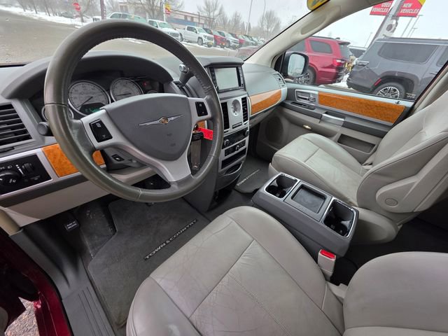 Used 2010 Chrysler Town & Country Limited w/ Trailer Tow Group image 18