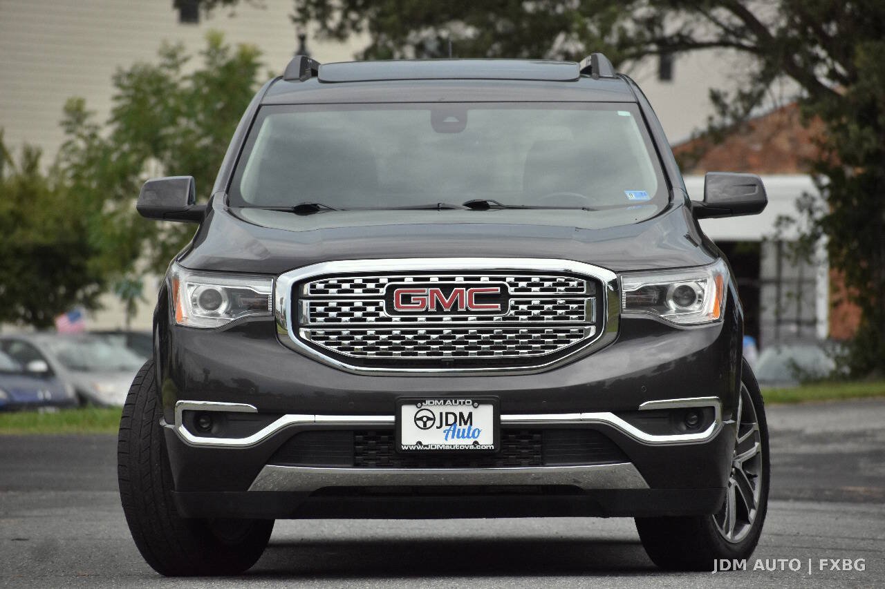 Used 2018 GMC Acadia Denali w/ Technology Package AWD/4WD image 3