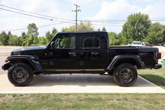 New 2025 Jeep Gladiator Sport image 28