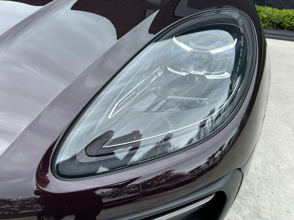 Certified 2025 Porsche Macan Turbo image 13