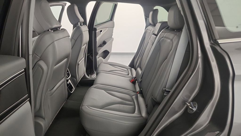 Used 2022 Lincoln Nautilus Reserve image 31