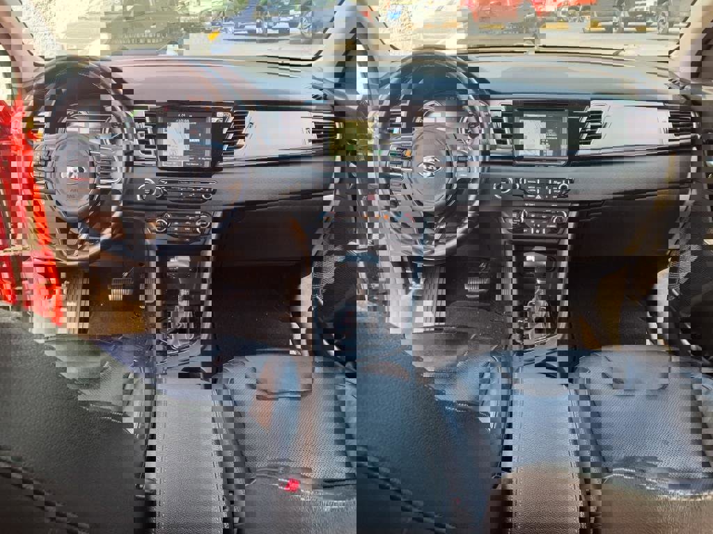 Used 2017 Kia Niro Touring image 7