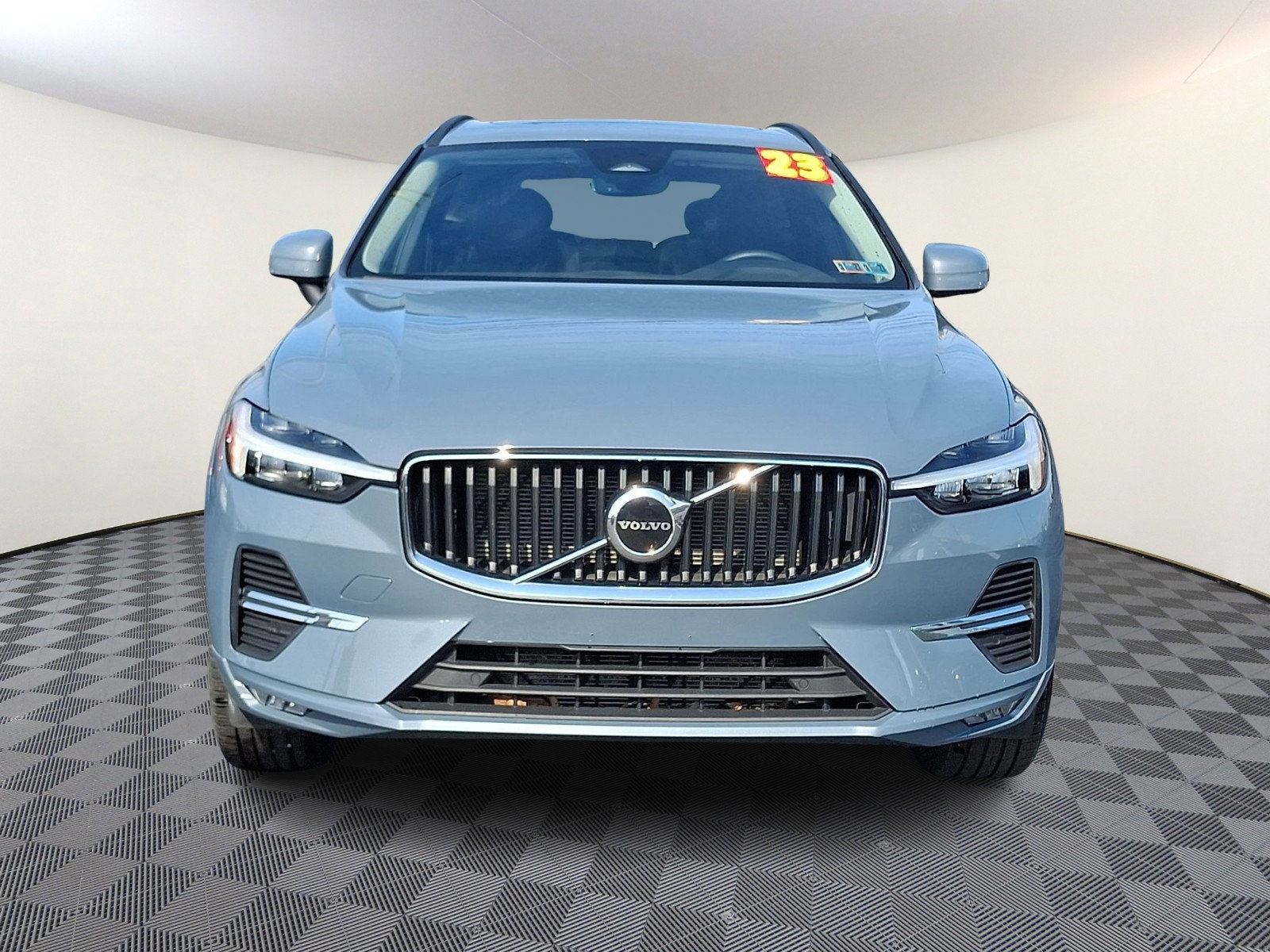 Used 2023 Volvo XC60 B5 Core AWD/4WD image 2