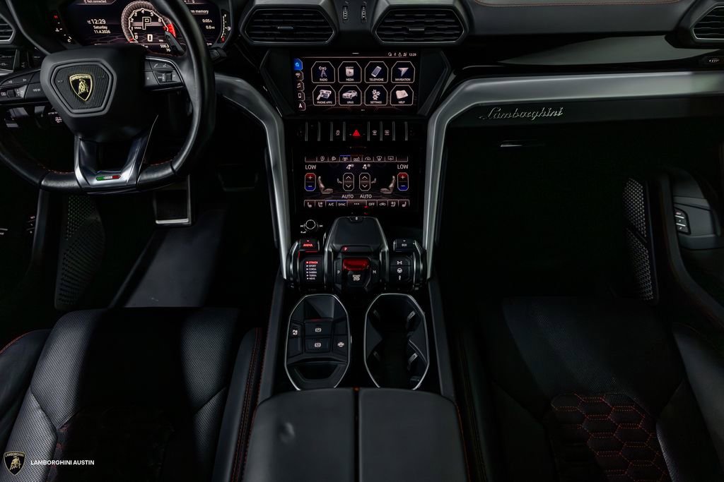 Used 2019 Lamborghini Urus AWD/4WD image 28