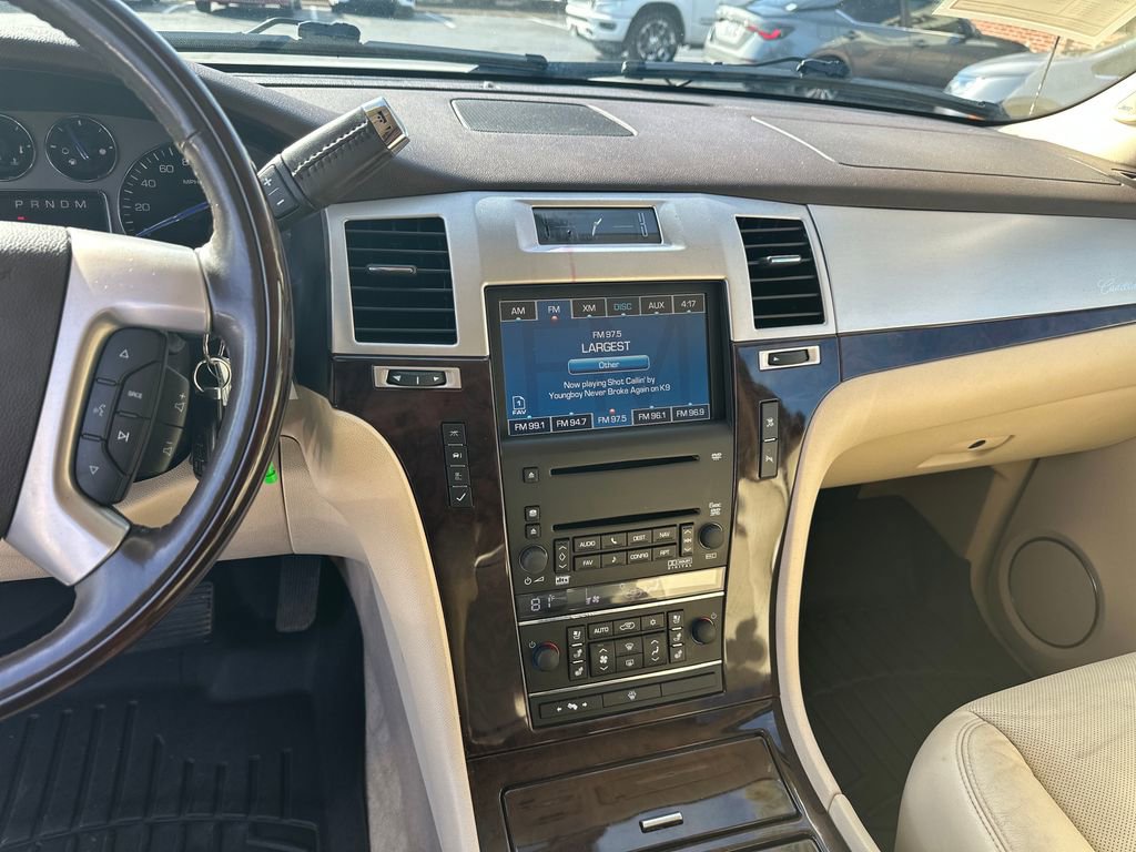 Used 2008 Cadillac Escalade EXT image 18