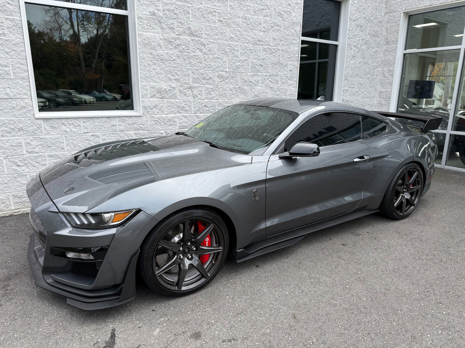 Used 2022 Ford Mustang Shelby GT500 w/ Carbon Fiber Track Pack image 2